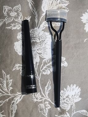 MAC Cosmetics Black Eyeliner & Black Lash Curler Set